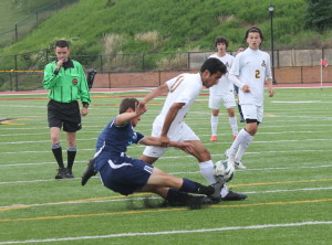 Junior Javier Alberto works past a Hardin Valley defender in the first half. (Photo by Jeff Keeling)