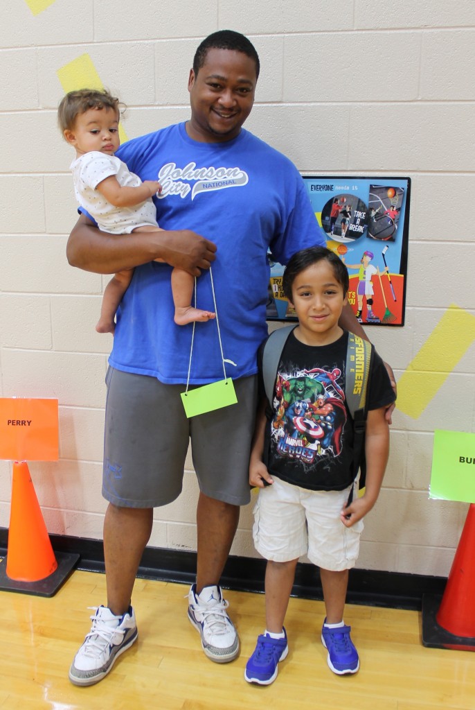 Kylen Scruggs is ready for first grade (with dad Courtney and sister Emrie).