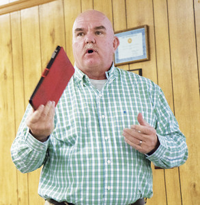 Fairmont 4th grade teacher Rob Martindale presented his paperless classroom idea during a seminar at Johnson City School Systems Central Office last Thursday.